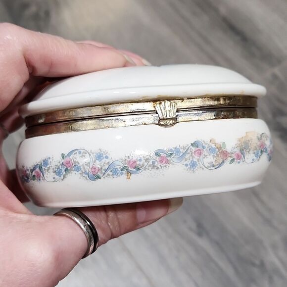 Vintage Romanee Creative Collect. Floral Heart Porcelain Oval Music Jewelry Box - Picture 4 of 8